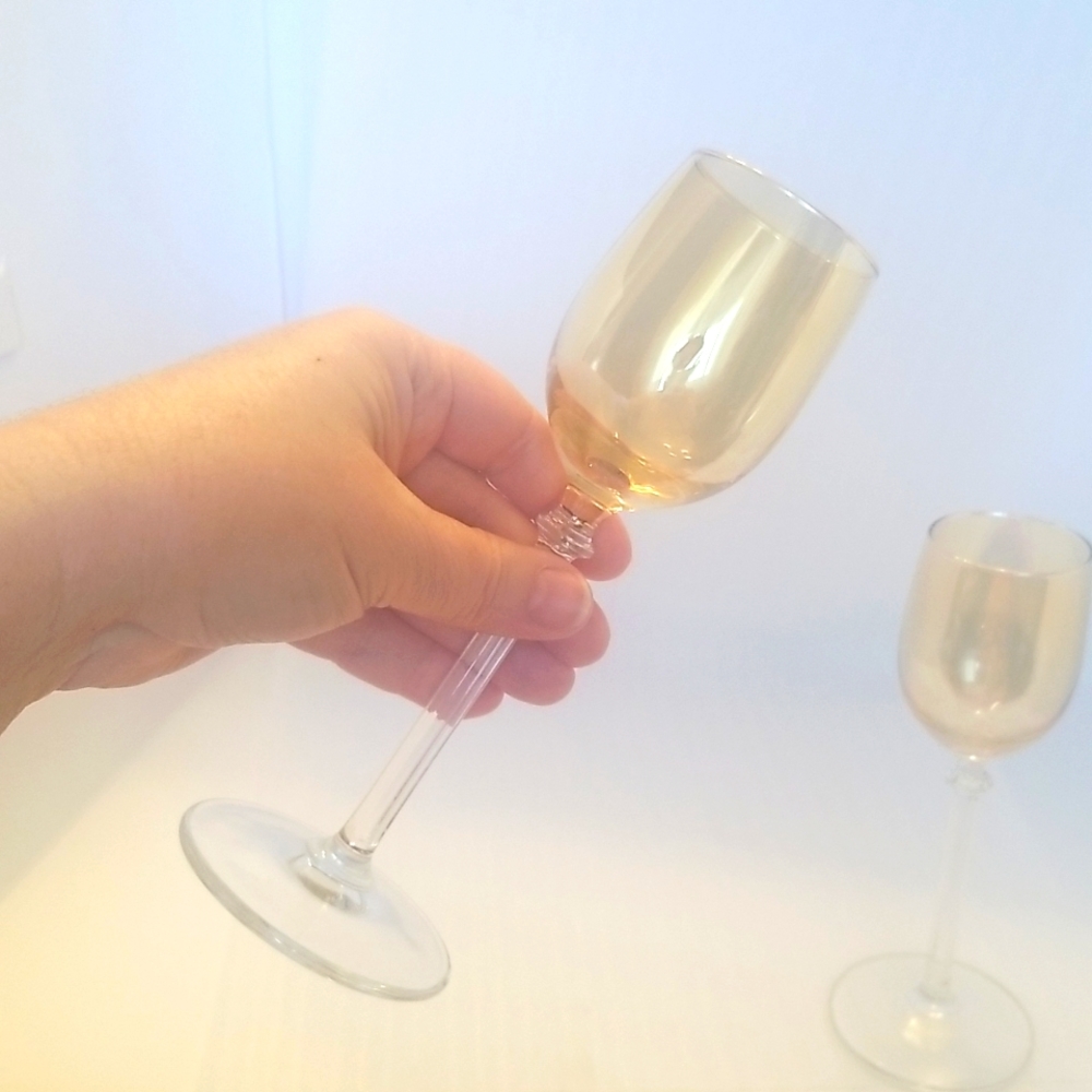 Lovely Golden Wine Glass Set Of Four